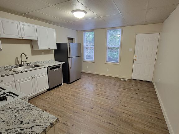 4th image of 480 Norton St
