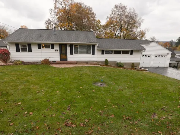 102 Greenridge Dr, Manlius, NY 13104