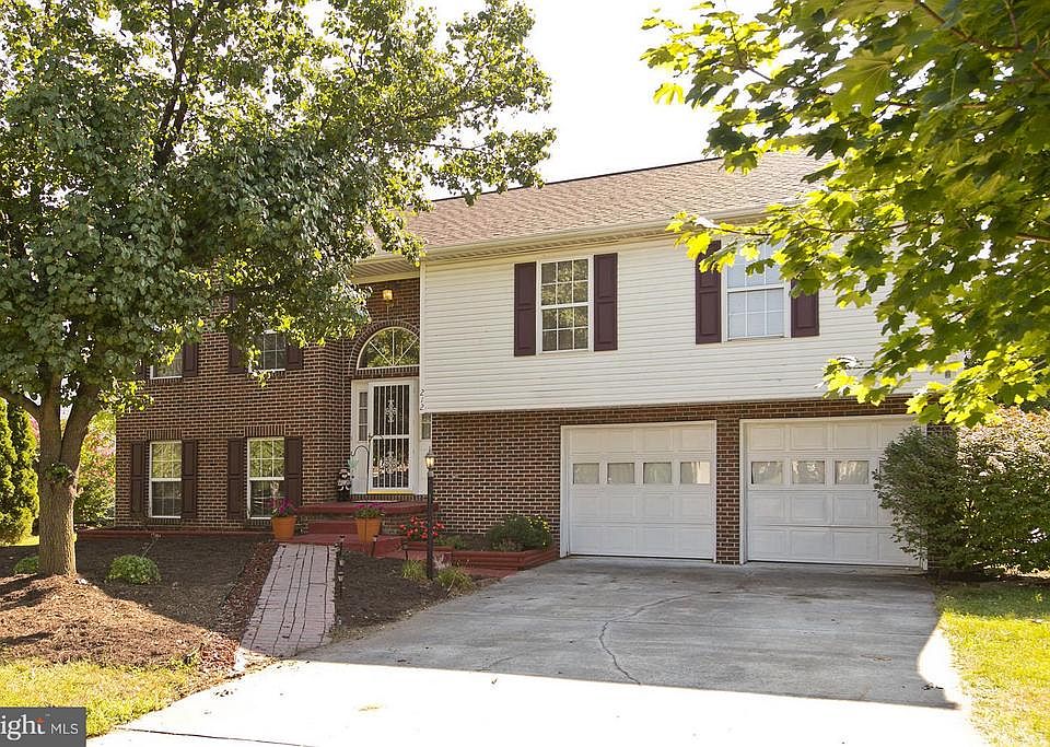 1st image of 212 Montgomery Cir
