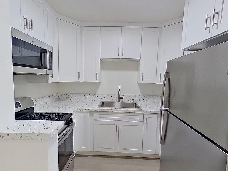 437-443 W Valencia Dr — Photo 9