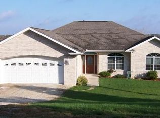 1028 Lakeview Rd N, Dahinda, IL 61428