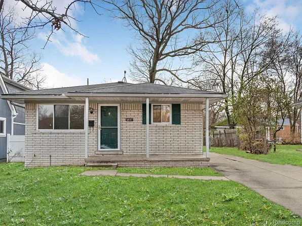 8449 Yale Ave, Oak Park, MI 48237