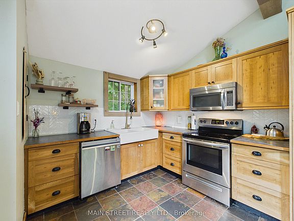 5th image of 1063 Sherwood Forest Rd
