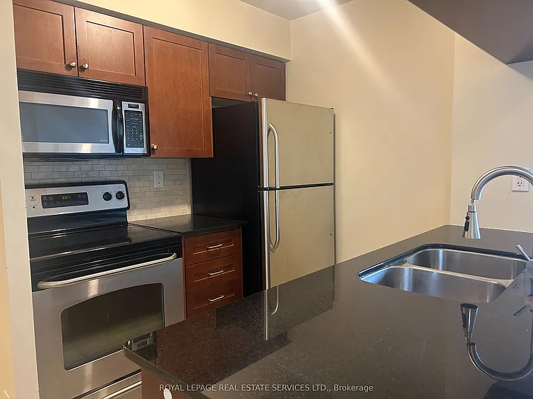 60 Saint Clair Ave W #804 — Photo 4