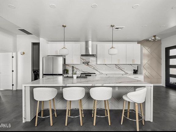 4th image of 1211 E HAYWARD Avenue