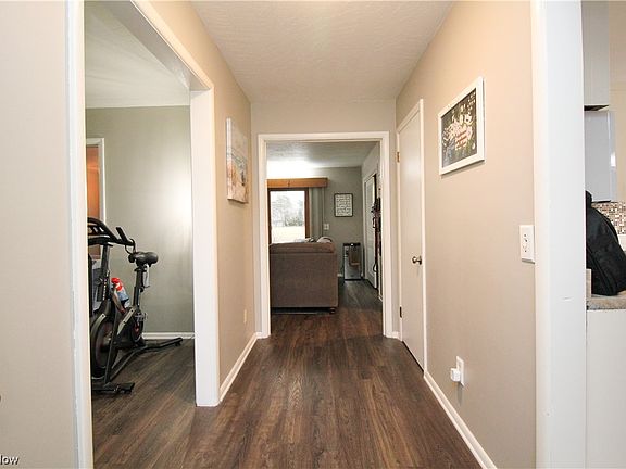 3rd image of 169 Tamarack Dr