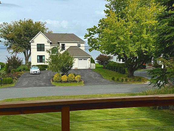 3rd image of 605 Bayside Dr