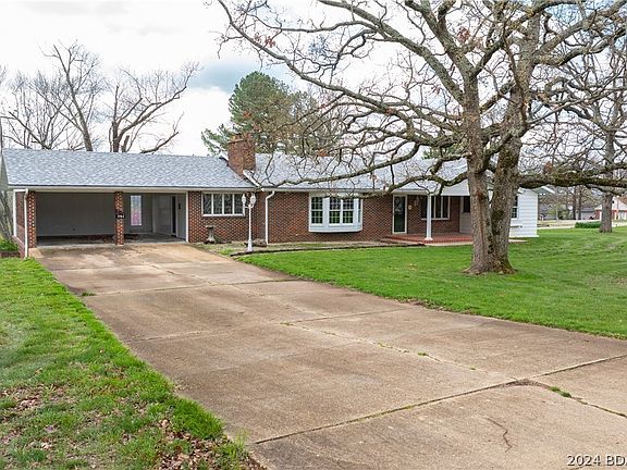 2nd image of 721 Lakeview Dr
