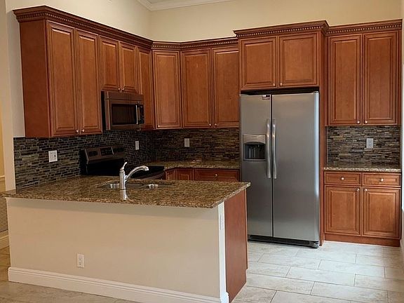3rd image of 74 Pheasant Run Blvd