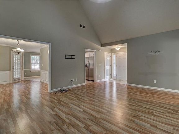4th image of 605 Weeping Willow Dr