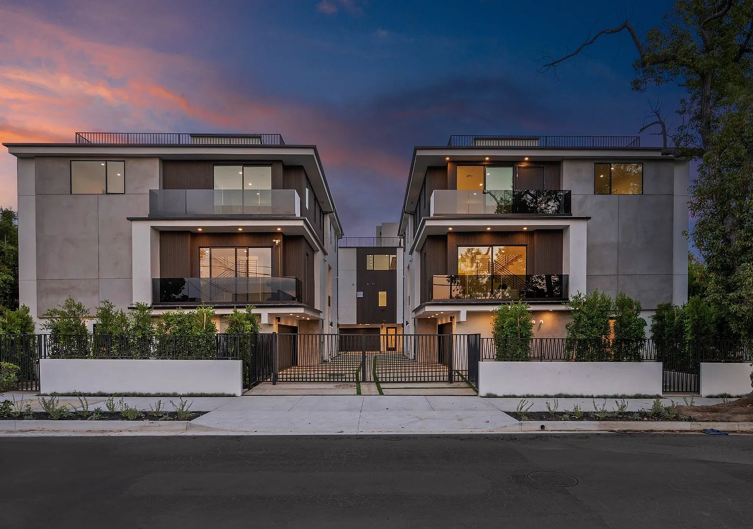 Elevated Living in the Heart of Hollywood — Photo 3