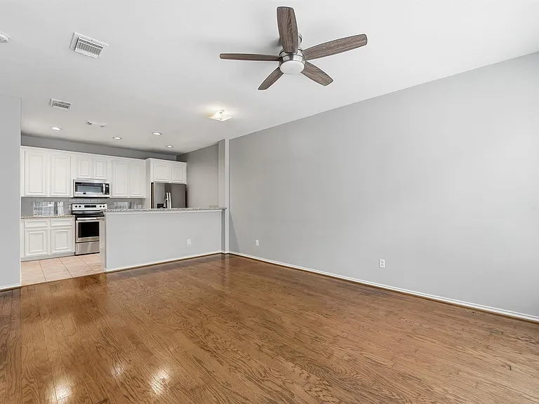 1507 Sutton St — Photo 4