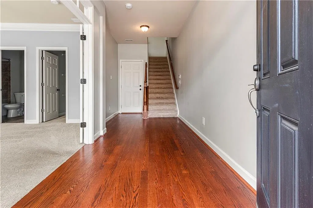 3 bed, 3.5 bath, 2388 sqft, $3,200 — Photo 4