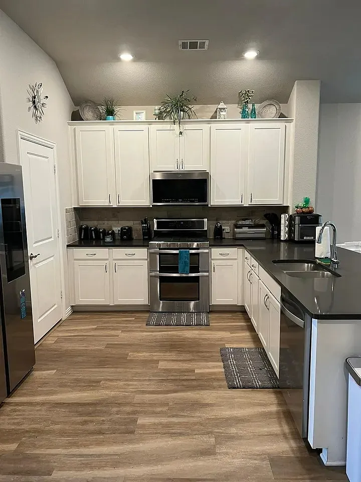 3 bed, 2084 sqft, $2,299 — Photo 3