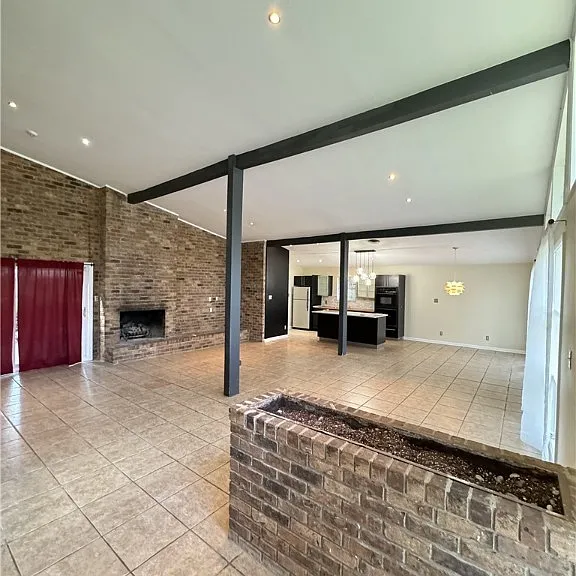 319 Windsor Rd — Photo 4