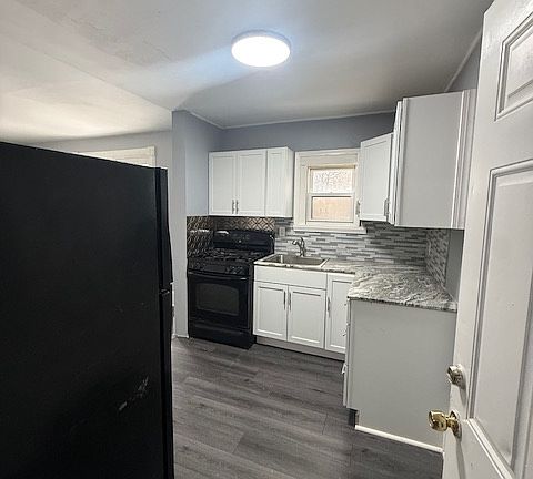 3rd image of 315 Oak St #St3
