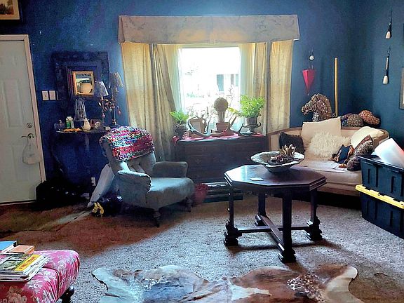5th image of 318 W Clinton St