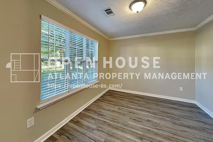 4 bed, 2.5 bath, 2241 sqft, $2,300 — Photo 4