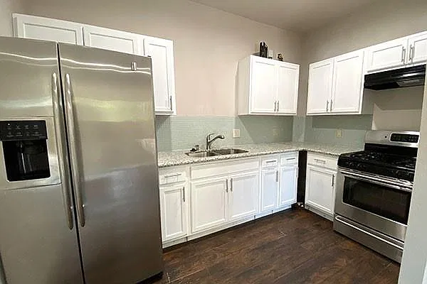 1 bed, 1.0 bath, 1322 sqft, $1,400 — Photo 2