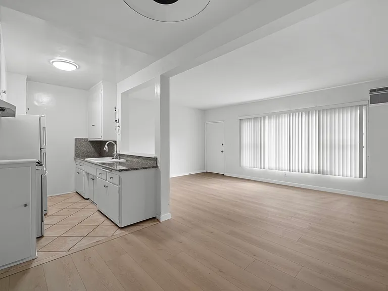 147 N La Peer Dr #6 — Photo 1