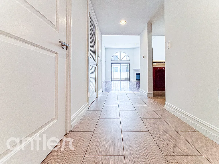 1241 S Sherbourne Dr #GPH4 — Photo 13