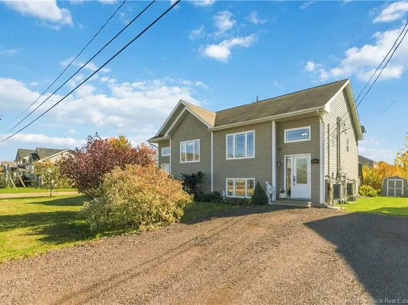 136 Holland Dr, Moncton, NB E1G 0W1