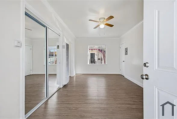 6526 1/2 S Victoria Ave — Photo 2