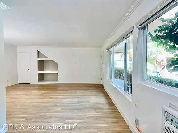 5th image of 1300 S Barrington Ave APT 4