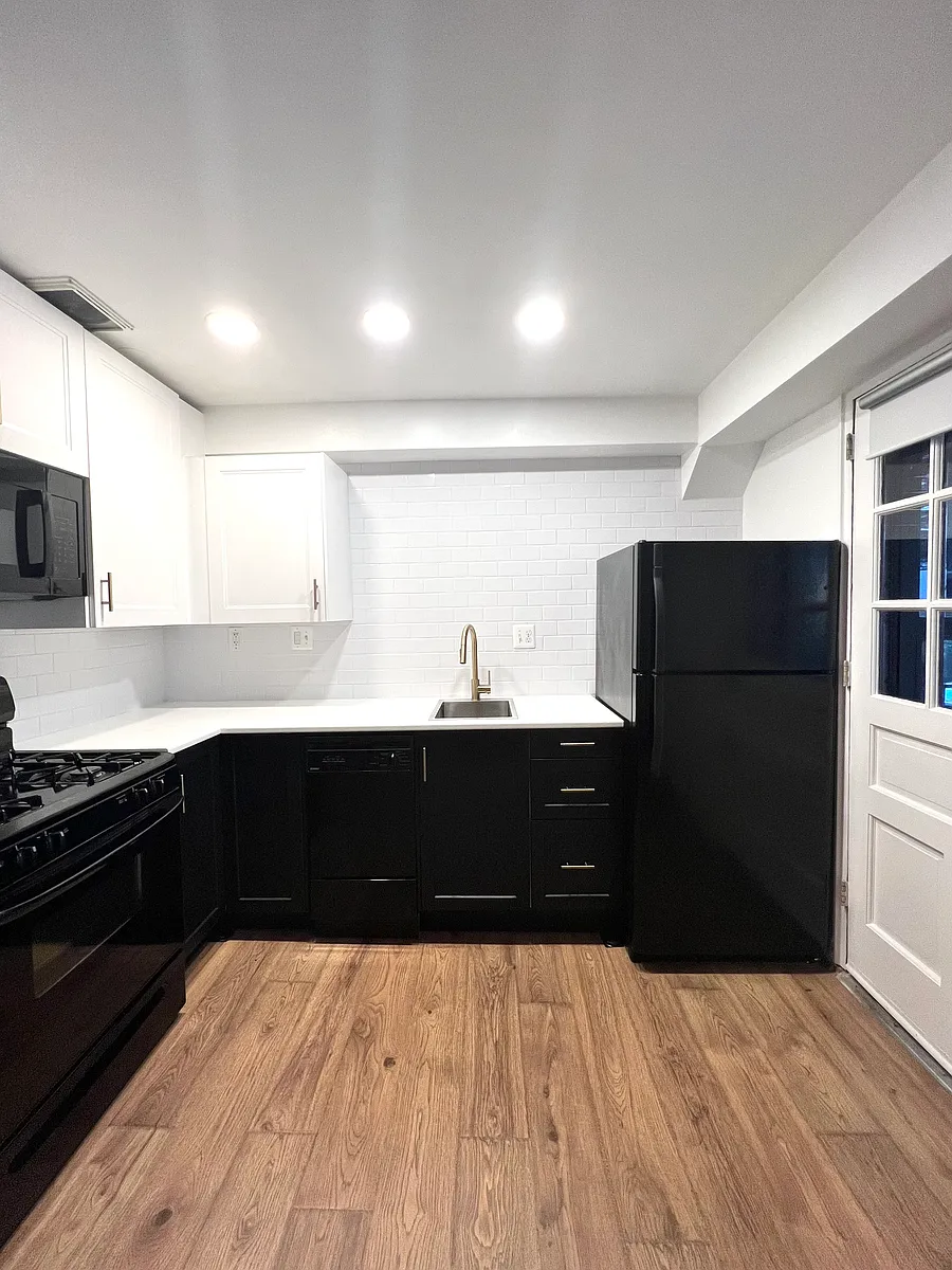 Building Photo - 1587 N Colonial Ter #104