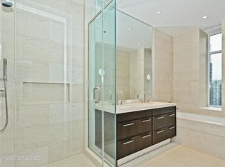 118 Erie St, Chicago, IL 60611