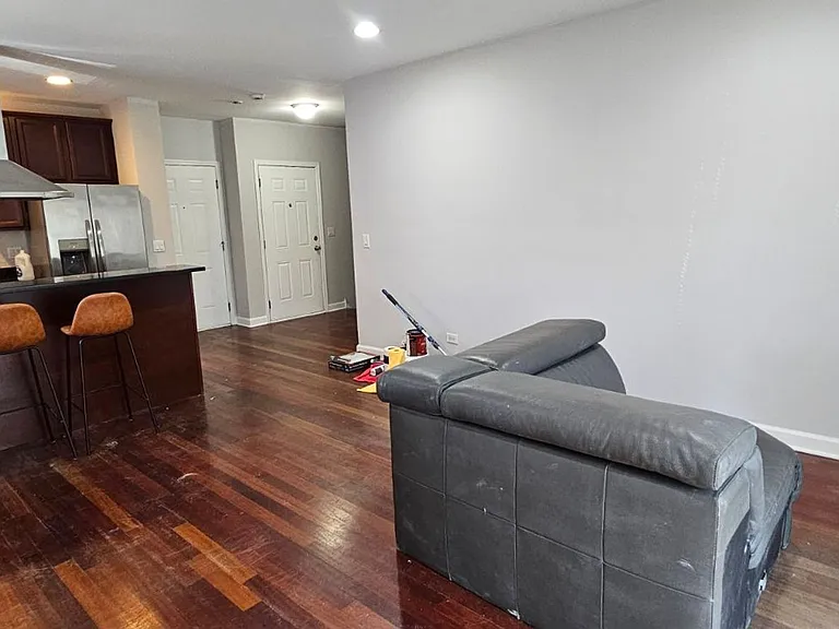 3359 S Ashland Ave — Photo 3