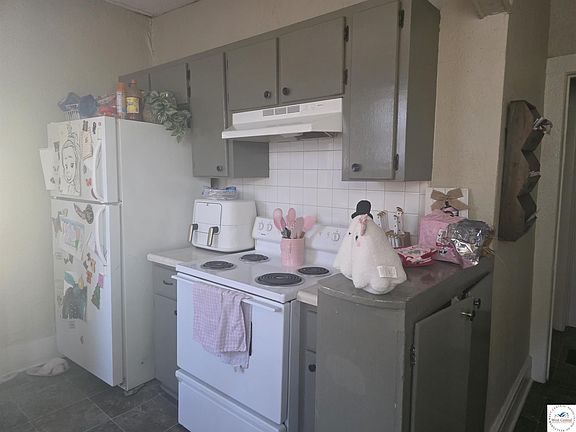 3rd image of 618 W Broadway Blvd