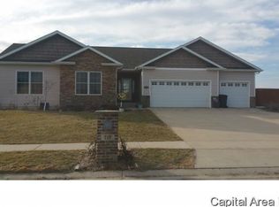 717 Racastle Rd, Chatham, IL 62629