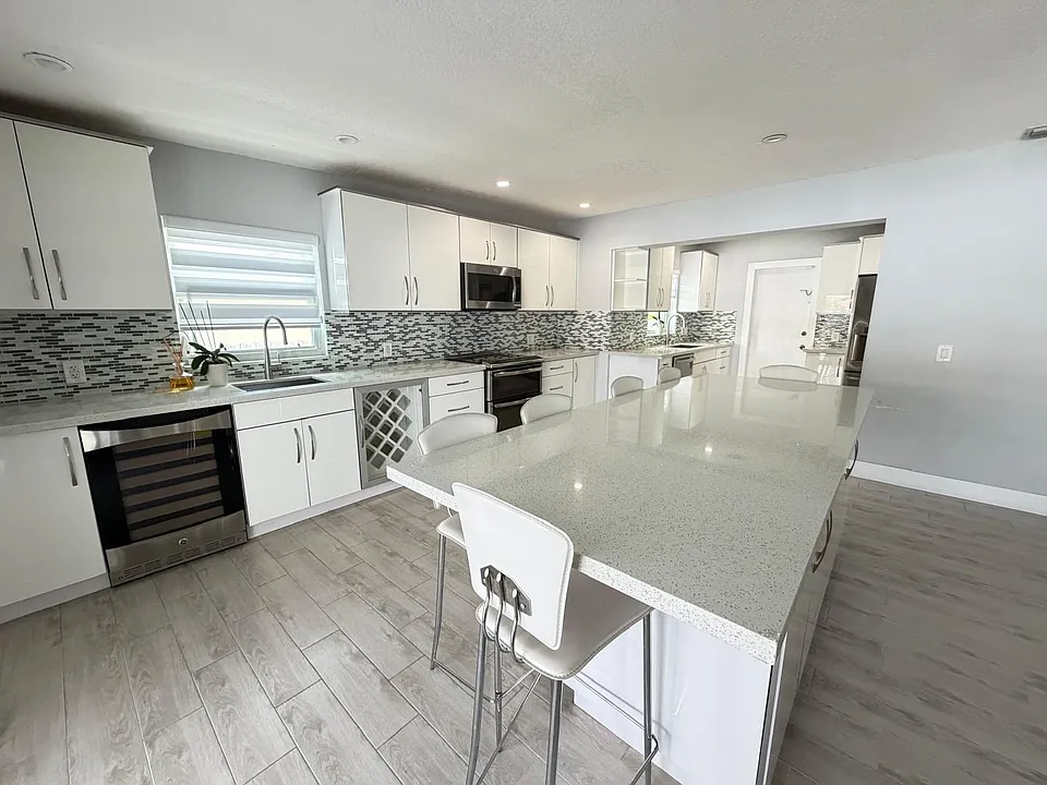 630 SW 46th Ave