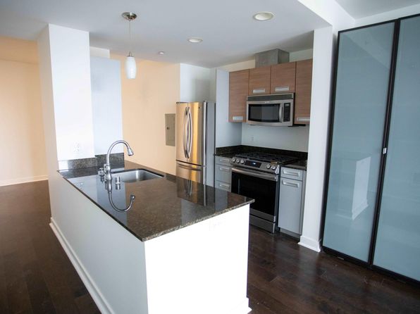 300 Berry St UNIT 504