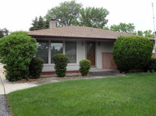 6121 W Plainfield Ave, Greenfield, WI 53220