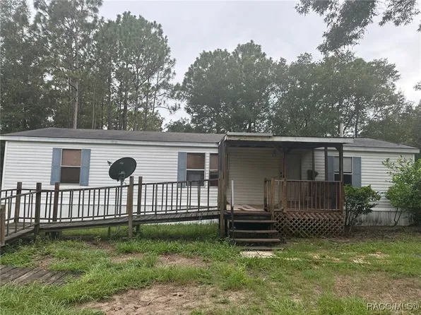 7106 W Crinoline Ln, Dunnellon, FL 34433