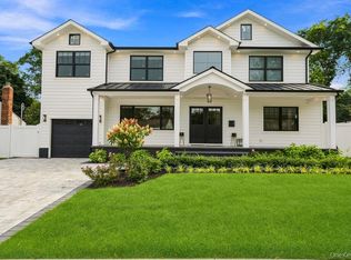 8 Allison Dr, Old Bethpage, NY 11804