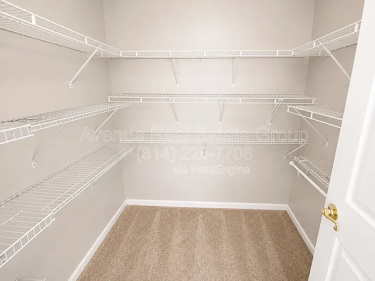 555 Fortress Ct — Photo 10