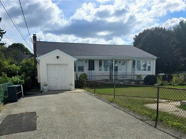 12 Geldard St, Cumberland, RI 02864