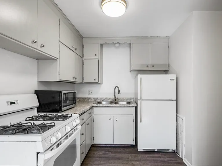 2818 East 31st Street — Photo 22