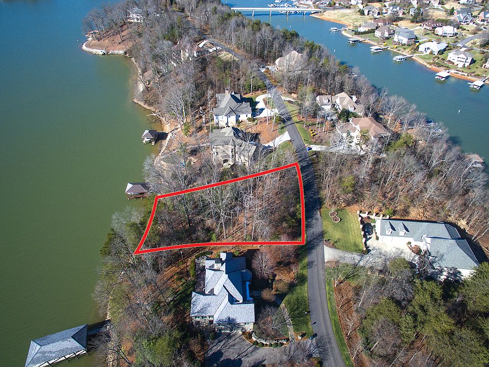 2nd image of 330 Windemere Isle Rd