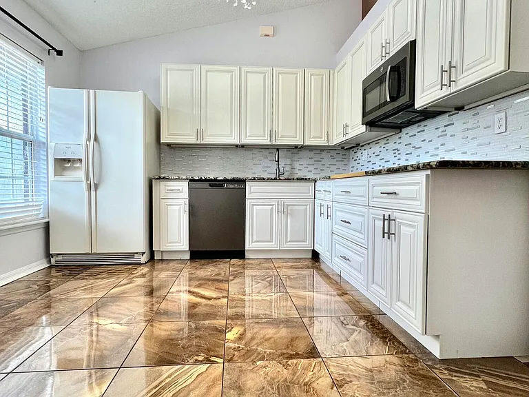 11395 S Aston Hall Dr — Photo 8