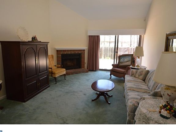 5th image of 18 Morton Ct