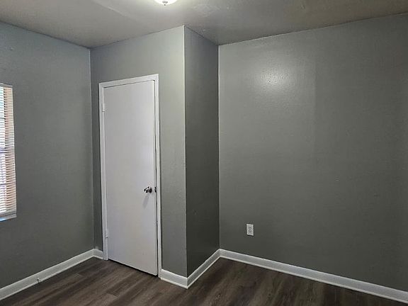 3rd image of 829 Texas Ave