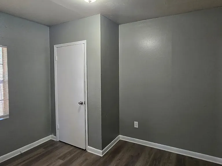 829 Texas Ave — Photo 3