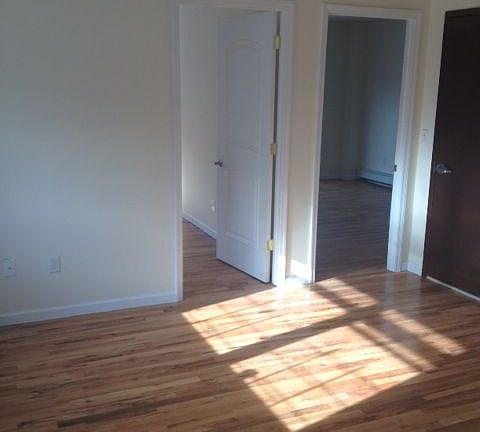 3rd image of 473 Willis Ave APT 3A