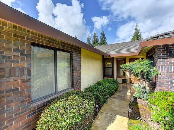 2nd image of 697 Valentine Ct
