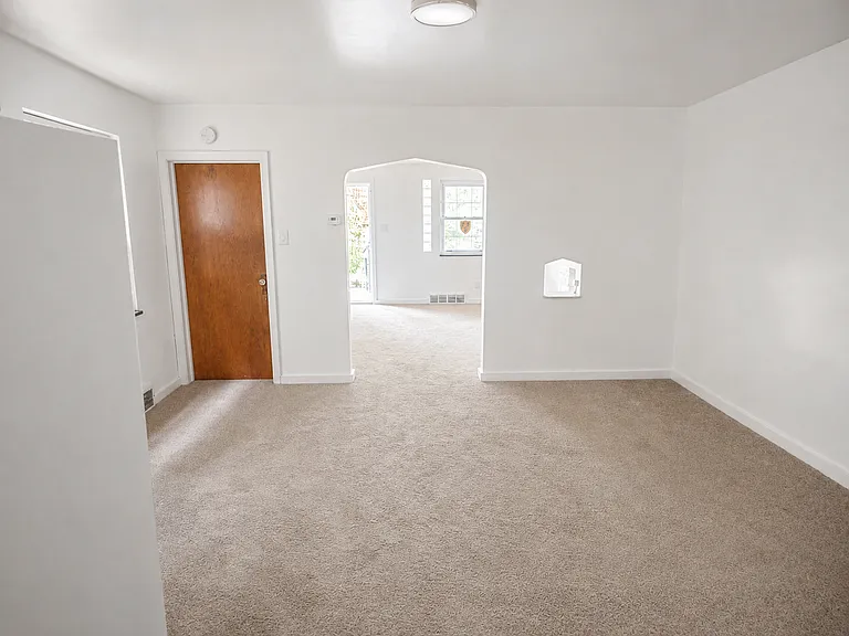 239 Renova St — Photo 5