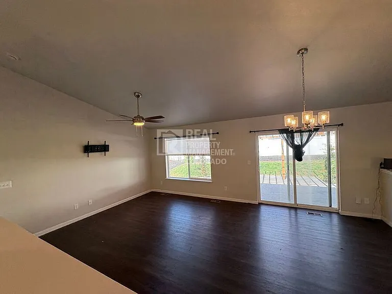4209 Yellowbells Dr — Photo 5